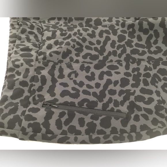 Lane Bryant Gray & Black Leopard Animal Print On The Go Pull On Ankle Pants - Picture 9 of 12